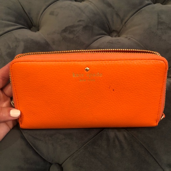 Kate Spade Orange Wallet - Picture 4 of 8